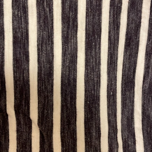 GAP Size Medium Gray and White Vertical Stripes Mini Skirt - Picture 4 of 8